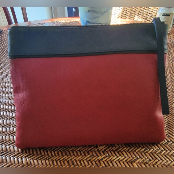 Hare + Hart Two-Tone Pebbled Leather Large Wristlet - Picture 2 of 9